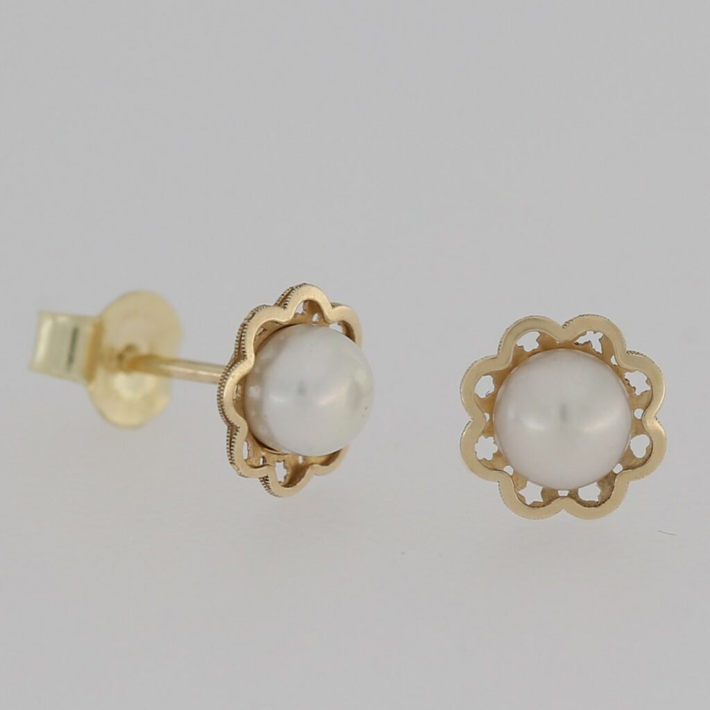 9CT Gold Pearl Flower Stud