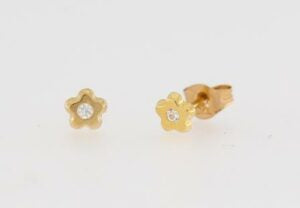 9CT GOLD CZ FLOWER STUD