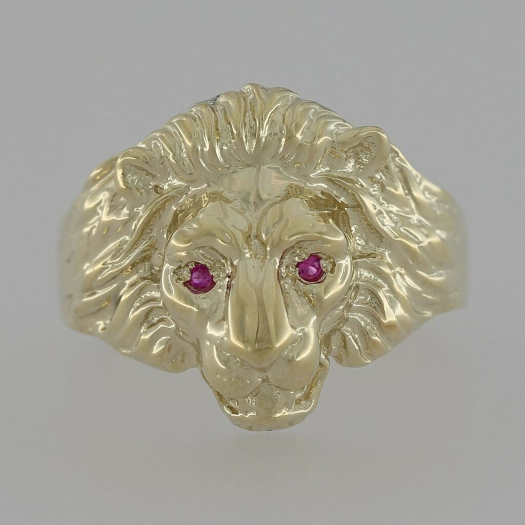 9CT Gold Lions Head Ring Red Eyes