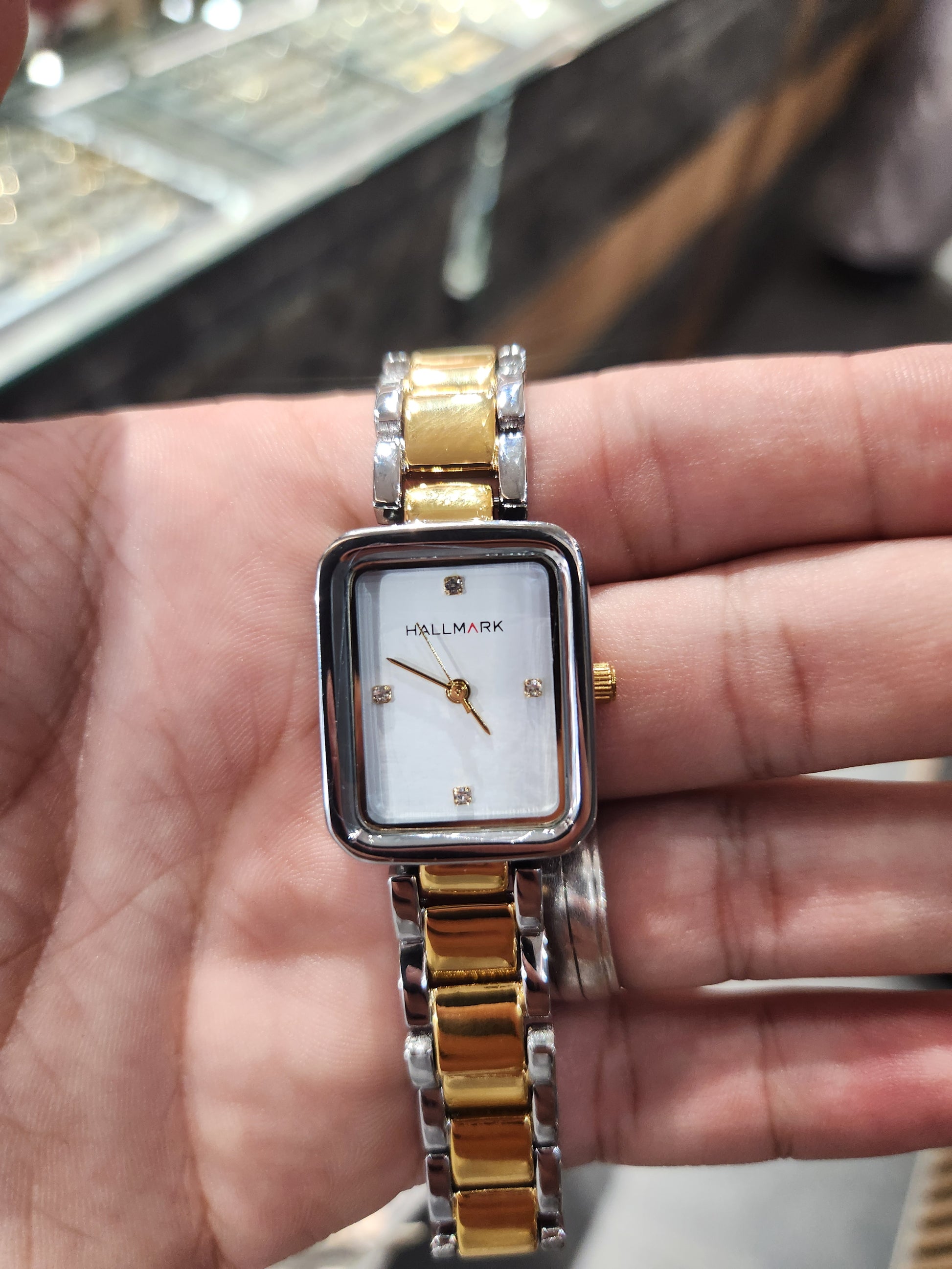 Hallmark HC1518W